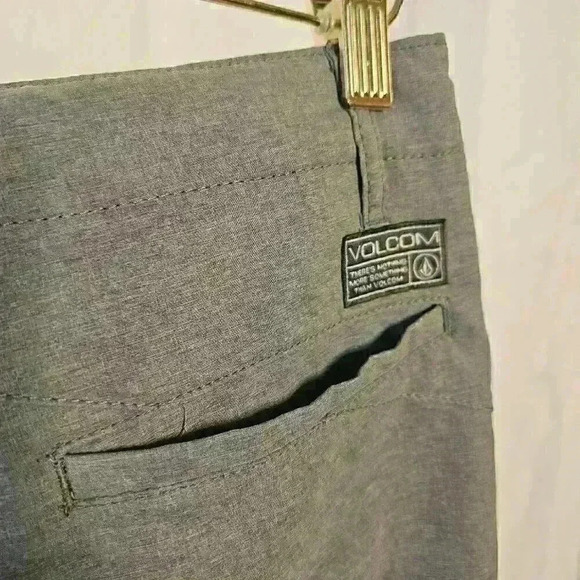 Volcom Men's Gray Surf and Turf Two-Way Stretch Shorts - Size 30 - Picture 3 of 4